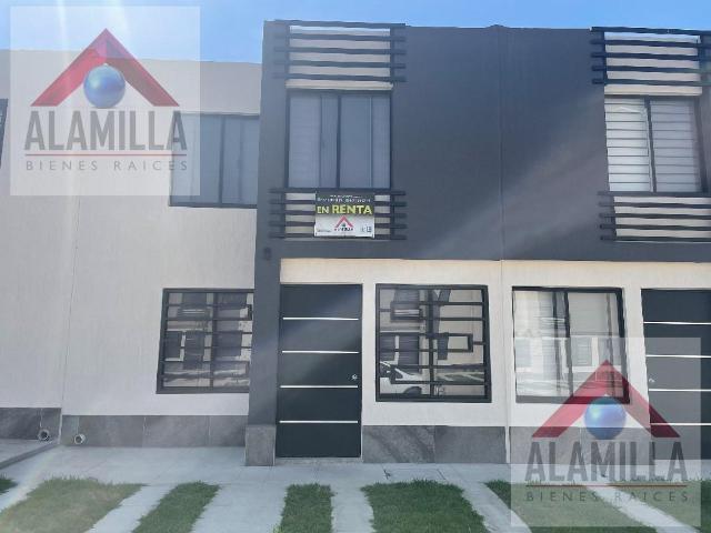 Cabo Metropolitano casa en renta en privada con casa club