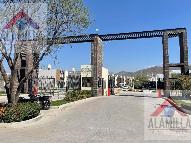 Cabo Metropolitano casa en renta en privada con casa club