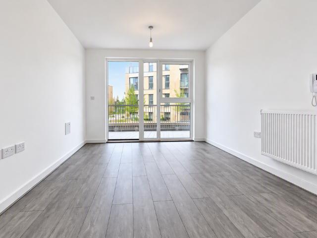 Cabot Close, Croydon, CR0 2 bed apartment to rent £1,800 pcm £415 pw