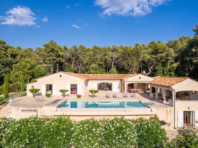 Cabris, dans un quartier calme et résidentiel. 250m² Cabris