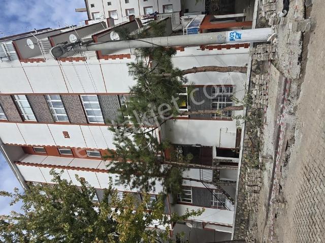 Cacabey Okulu Yanı Ara Kat Kiralık