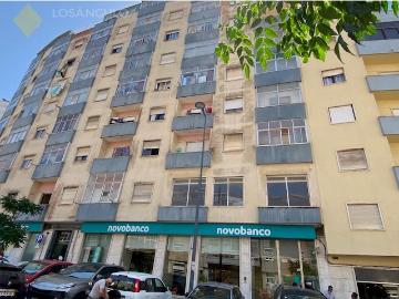 Cacém a 50 mts da estaçaõ da CP junto á PSP do Cacém