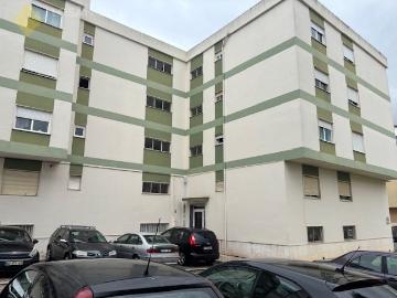 CACÉM Apartamento de 3 assoalhadas com 70 m2 bem localizado