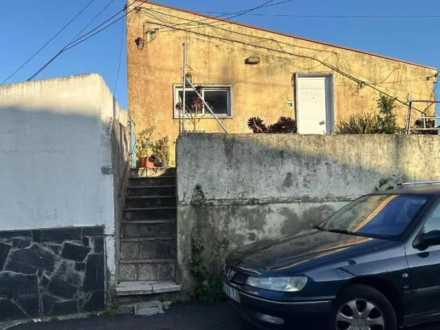 Cacém Moradia Histórica Exclusiva para Renovação – Agualva. 70m² Mira Sintra