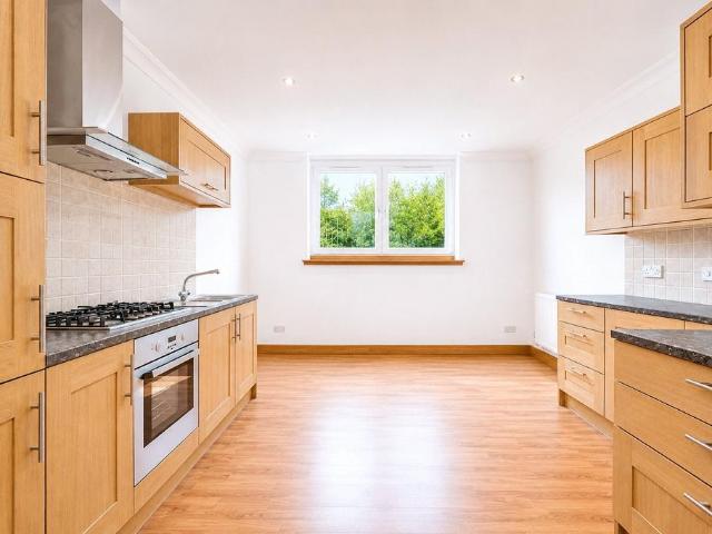 Cadzow Street, South Lanarkshire ML3 3 bed flat to rent £1,310 pcm £302 pw