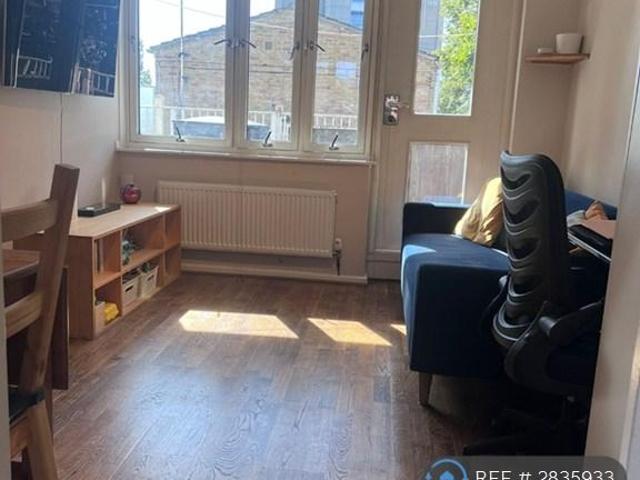 Cadbury Way, London, SE16 1 bed flat to rent £1,870 pcm £432 pw