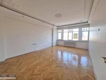 Cadde26 Dan Adliye Binasının Yanında Kiralık 3+1