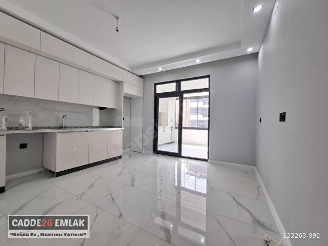 CADDE26 DAN ALBAYRAK BULVARI DİBİNDE ÖZEL GARAJLI 3+1 DAİRE