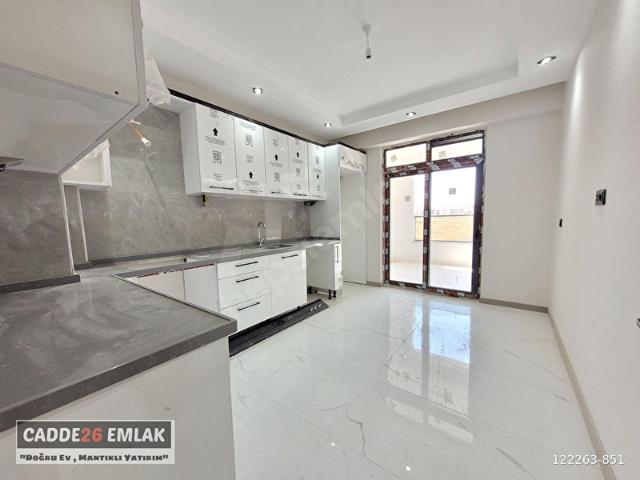 CADDE26 DAN HAVUZLU SİTE İÇERİSİNDE SATILIK 2+1 DAİRE