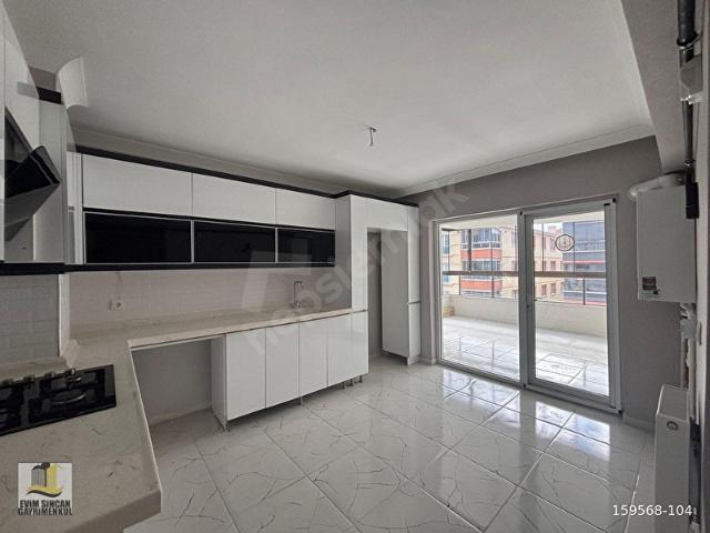CADDE ÜSTÜ MERKEZİ KONUM 2.ARA KAT 3+1 CAM BALKONLU 140 m HAZIR