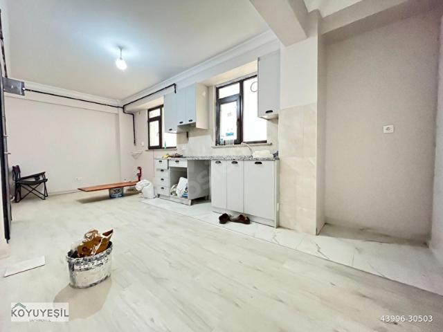CADDE ÜSTÜ ARA KAT SIFIR 1+1 AMERİKAN MUTFAKLI MERKEZİ KONUM
