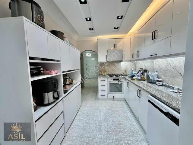 Cadde Üstü Güzel Bakımlı Daire