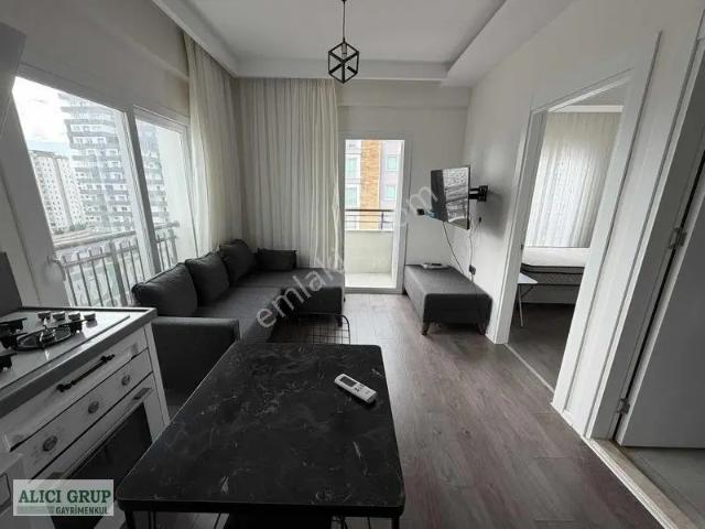 Cadde Üstü Lüks İşcilikli Hasarsız 1+1 Full Eşyalı Kiralık Daire