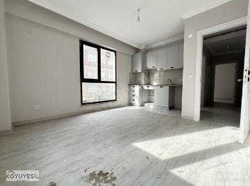 CADDE ÜSTÜ SIFIR ARA KAT 2+1 AMERİKAN MUTFAKLI TAŞINMAYA HAZIR