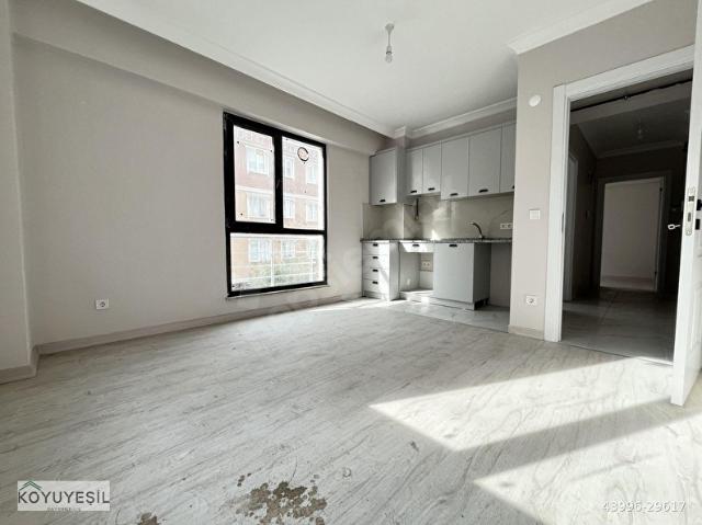 CADDE ÜSTÜ SIFIR ARA KAT 2+1 AMERİKAN MUTFAKLI TAŞINMAYA HAZIR