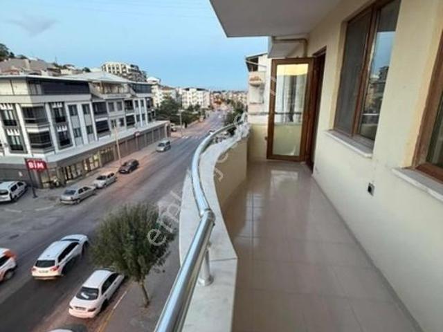 Cadde Üstü Temiz Kullanılmış 3+1