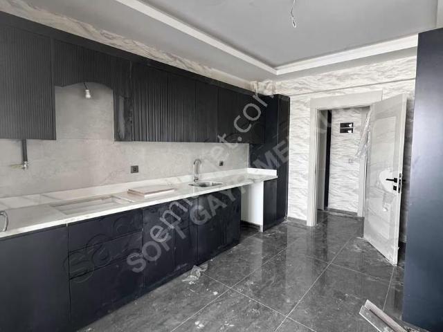 Cadde Üstünde 2.5+1 Giriş Katı Yatırımlık & Oturuma Uygun!