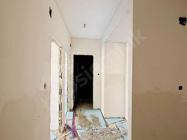 CADDE ÜSTÜNDE 2 AYA TESLİM SATILIK LÜX 3+1 DAİRE
