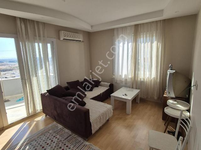 Cadde Üzeri 1+1 Eşyalı Az Katlı Doğalgazlı Krediye Uygun Satılık