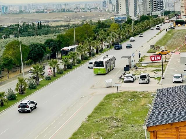 Cadde~üzeri~1+1~full~eşyalı~geniş~oturumlu~üniversite~yanı~daire