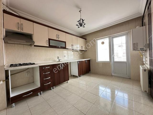 Cadde Üzeri 2.kat 3+1 Asansörlü Çift Balkonlu Manzaralı 130 M2