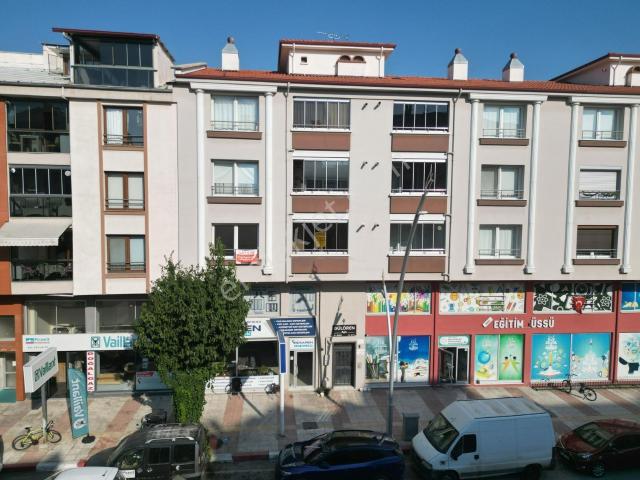 Cadde Üzeri 3+1 | 180 M2 | Tamamına Kredi Uygun Sıfır Ayarında