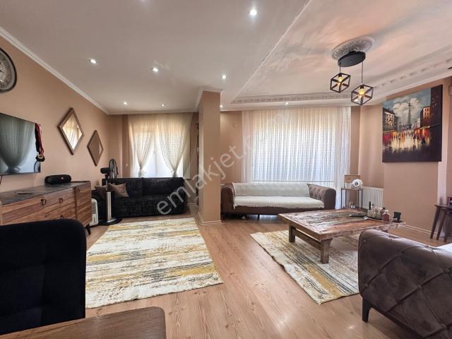 Cadde Üzeri 3+2 Geniş, Açık Cepheli, Kullanışlı Dubleks Daire