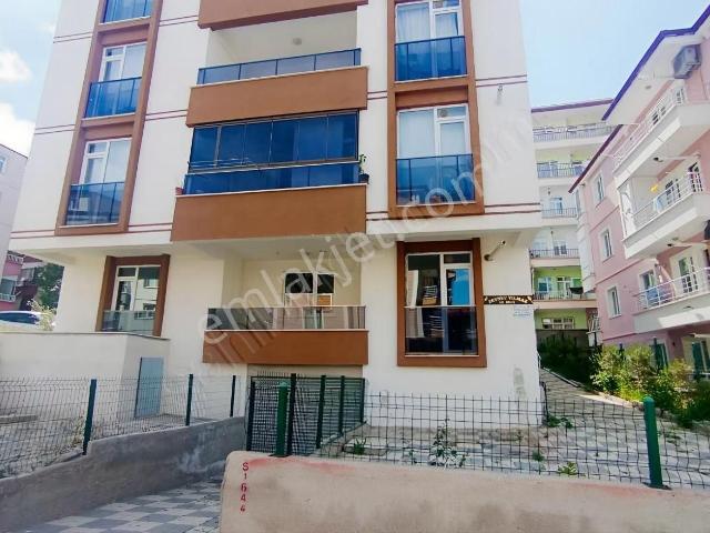 Cadde Üzeri 3 Cepheli,bakonlu,otoparklı, Satılık Yüksek Giriş