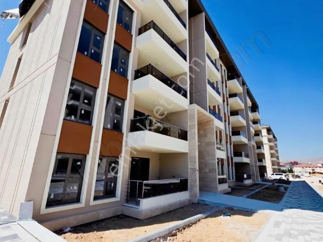 Cadde Üzeri Tamamı Krediye Uygun Ultralüks Siteiçi K.otoparklı