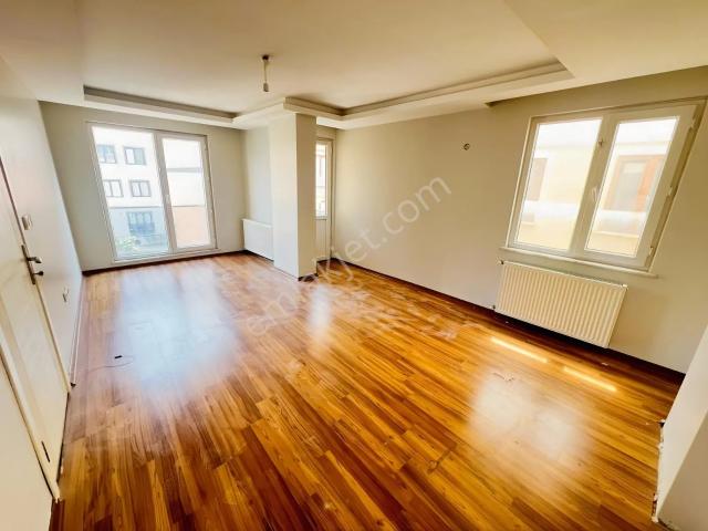 Cadde Üzeri Ara Katta 2+1 Balkonlu Asansörlü Kiralık Daire