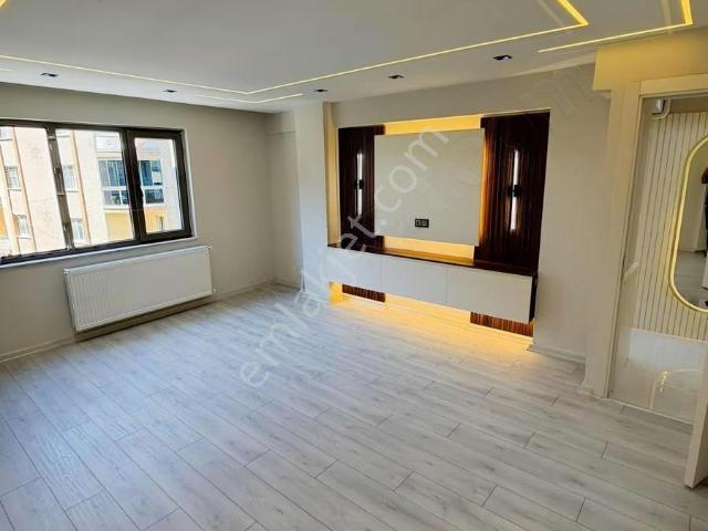 Cadde Üzeri Arakat Asansörlü Çift Cephe 2+1 Masrafsız Lüx Daire