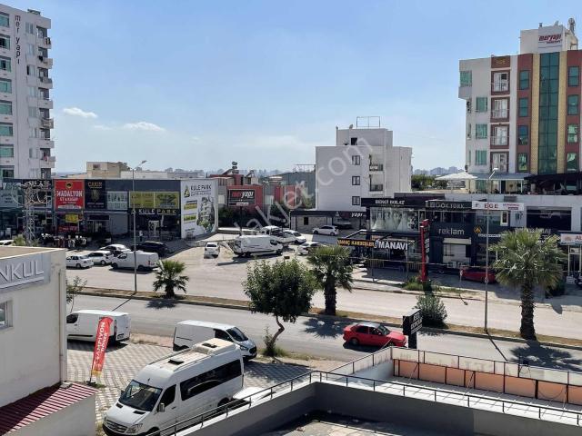 Cadde~üzeri~az~katlı~1+1~full~lüxx~eşyalı~cam~balkonlu~daire~