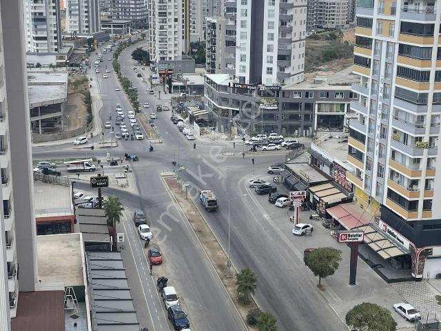 Cadde~üzeri~full~sıfır~eşyalı~7\24~güvenlikli~termosifonlu~daire