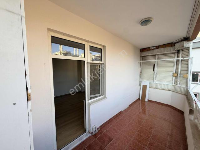 Cadde Üzeri Geniş 3+1 Satılık Daire