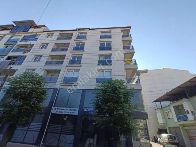 Cadde Üzeri Çift Cepheli Yeni Bina'da 3+1 Satılık Daire