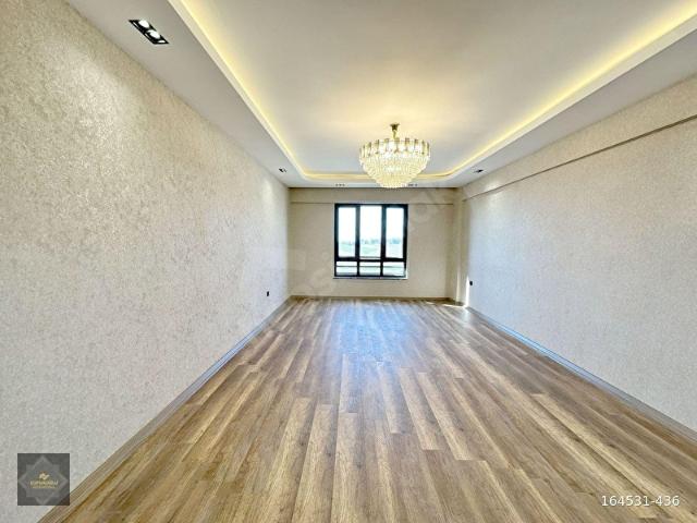 CADDE ÜZERİ KOMBİ İSKAN C.BALKON FULL+FULL 3,5+1 K.BAHÇELİ DAİRE