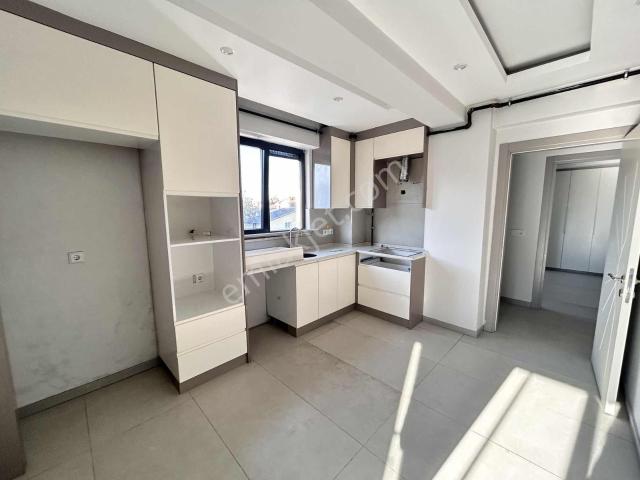 Cadde Üzeri Manzaralı Daire.