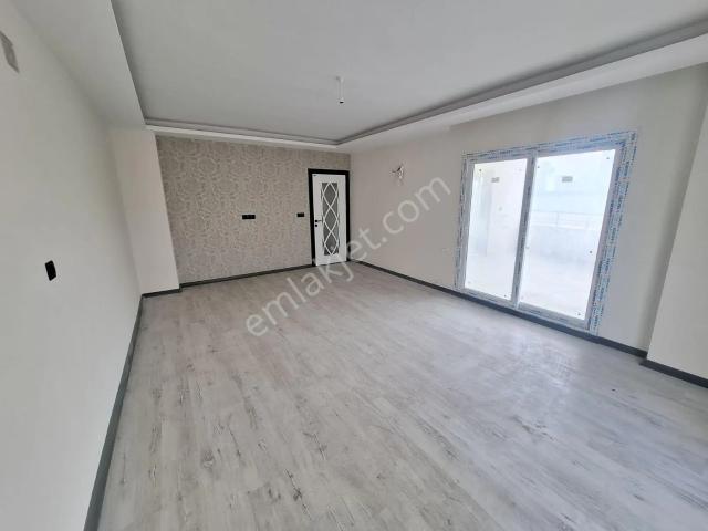 Cadde Üzeri Mehmet Akif Ersoy Mahallesi 4+1 İskanlı 140m²