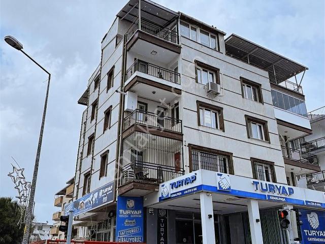 Cadde Üzeri Mükemmel Lokasyon 3+1