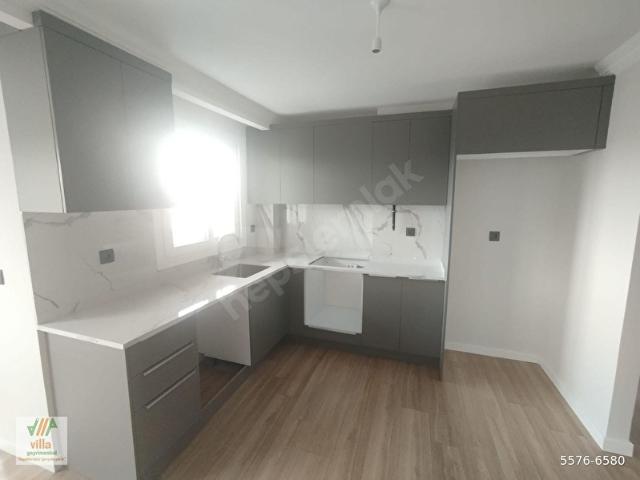 CADDE ÜZERİNDE SİTEDE 2+1 EBEVEYN BANYOLU DOĞALGAZLI SIFIR LÜKS DAİRE