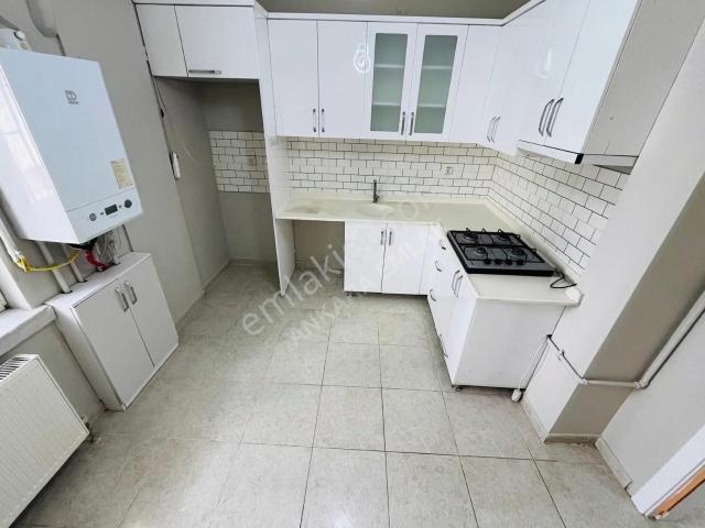 Cadde Üzeri Ön Cephe Yüksek Giriş 2+1 Geniş Full Yapılı