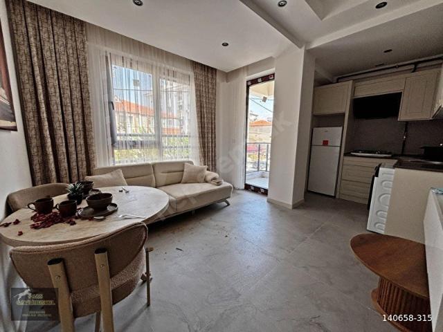 Cadde Üzeri Sıfır Bina Sıfır Eşya Asanasörlü Eşyalı Balkonlu
