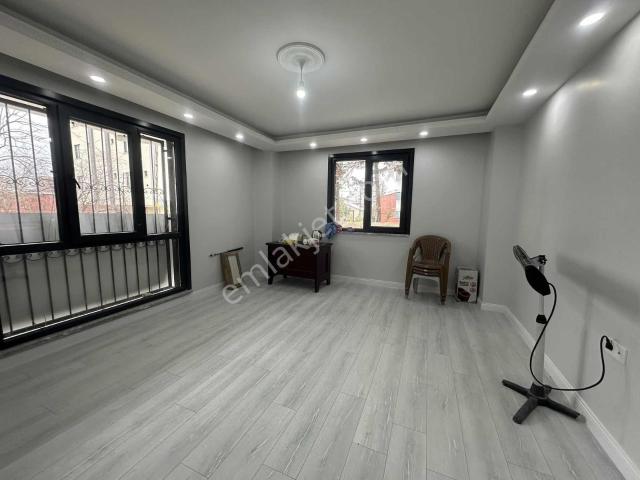 Cadde Üzeri Satılık 180 M2 3+1 Teraslı Daire