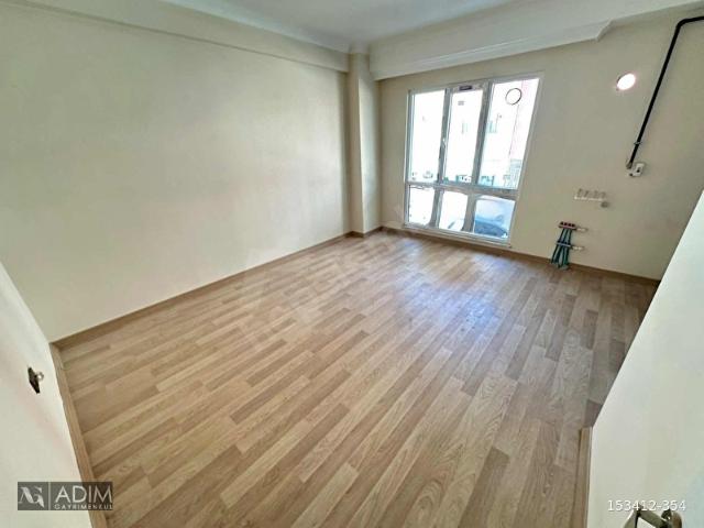 CADDE ÜZERİ SIFIR KARANLIK ODASIZ MASRAFSIZ 2+1 Y.GİRİŞ