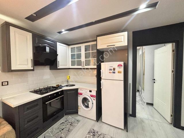 Cadde Üzeri Site İçerisinde Ünüversite Yakını Balkonlu 1+1 Lüx