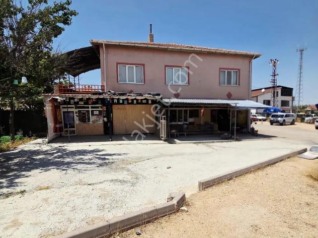 Cadde Üzerinde 4+1 Geniş Daire Ve 4 Adet Kira Getirili Dükkan!