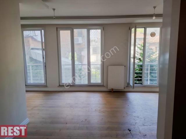 Cadde Üzerinde Harika Konuda Temiz Dubleks Daire