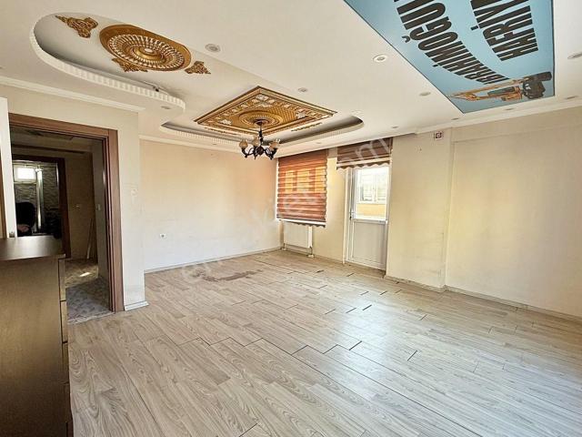 Cadde Üzerinde İskanlı Kombili Ara Kat Satılık 1+1 Daire!