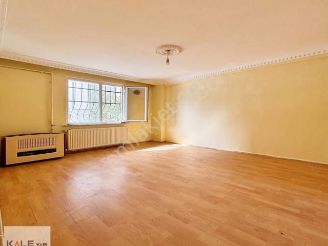 Cadde Üzerinde Satılık 2+1 Daire Acilll
