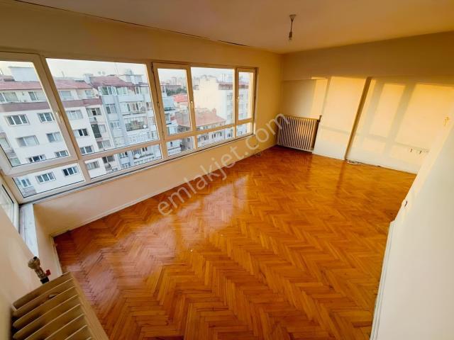 Cadde Üzerine Kiralık Daire